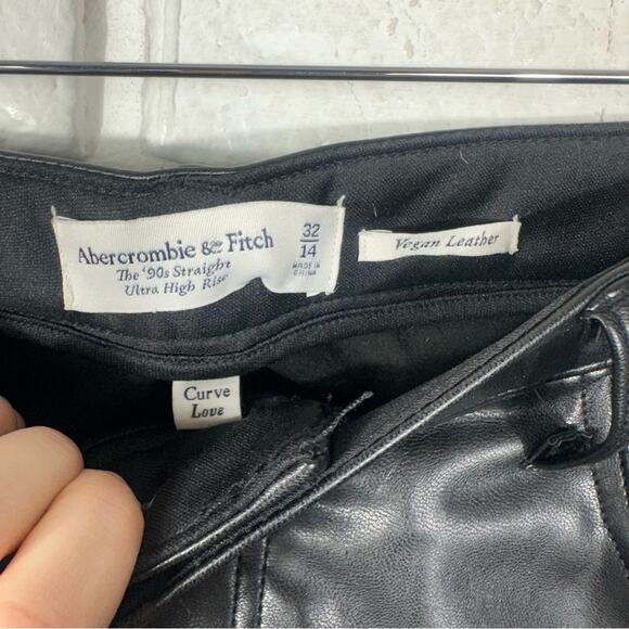 Abercrombie & Fitch The 90s Straight Super High Rise Vegan Leather Size 34/14 - Picture 6 of 10